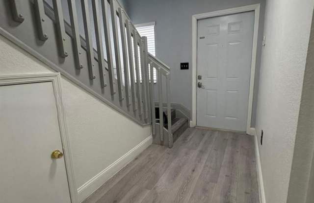 11416 Northwest 93rd Court Gallery 4