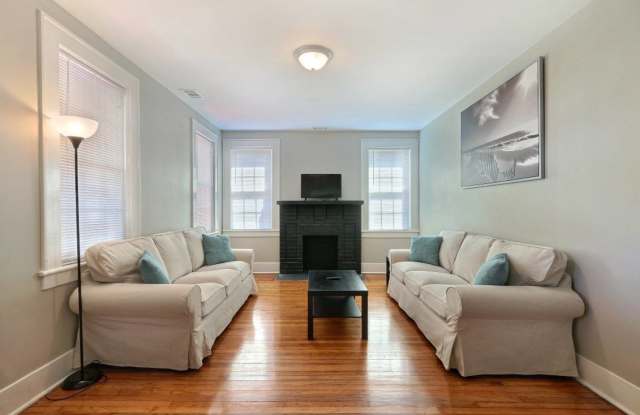 Large 4BR/2BA Downtown House Walking Distance to Forsyth Park and Daffin Park photos photos