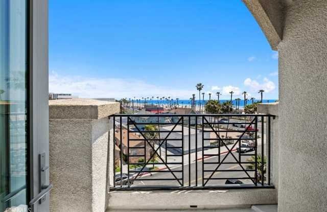 200 Pacific Coast Highway photos photos
