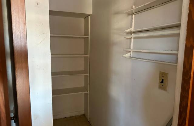 FOR RENT Gallery 4