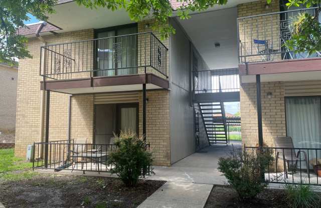 1 BEDROOM 2ND FLOOR CONDO UNIT WITH ON SITE LAUNDRY  SWIMING POOL. photos photos