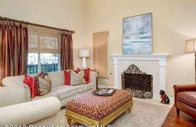 934 Royal Oaks Drive Gallery 3