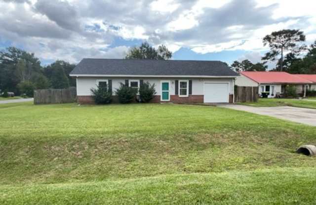 Charming 3-Bedroom Home with Fenced Yard Near Camp Lejeune Gallery 1