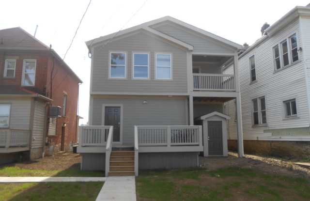 1539 Summit St. Gallery 4