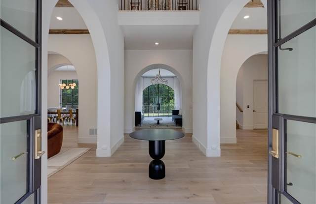 3570 Knollwood Drive NW Gallery 2