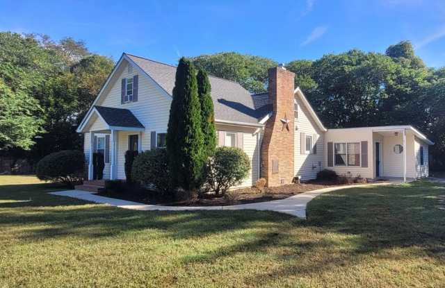 843 S DUPONT Boulevard photos photos