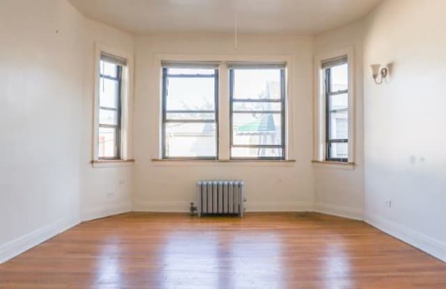 2046 W Berteau Ave - 2046 West Berteau Avenue, Chicago, IL 60618