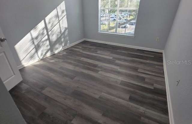 9401 CRESCENT LOOP Circle Gallery 4