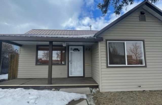 Charming Little Home Downtown Kalispell - 22 3rd Avenue West, Kalispell, MT 59901