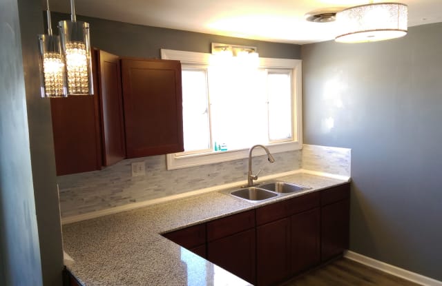 203 West Delavan Ave - Upper - 203 West Delavan Avenue, Buffalo, NY 14213