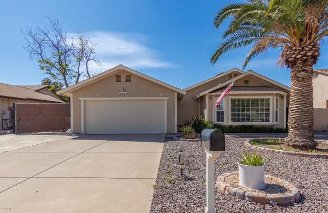 2331 W PARADISE Lane Gallery 2