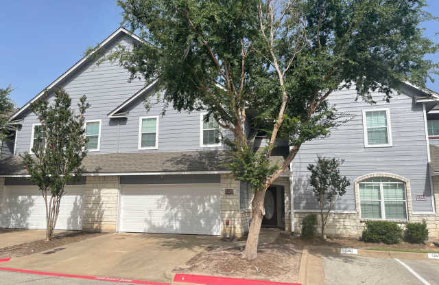 College Station - 4 Bedroom / 2.5 Bath / 2 Story Townhome in Canyon Creek Complex. photos photos