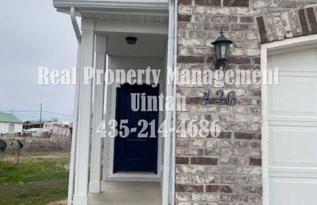 Cozy 3 Bedroom 2 1/2 Bath townhome in Fox Run photos photos