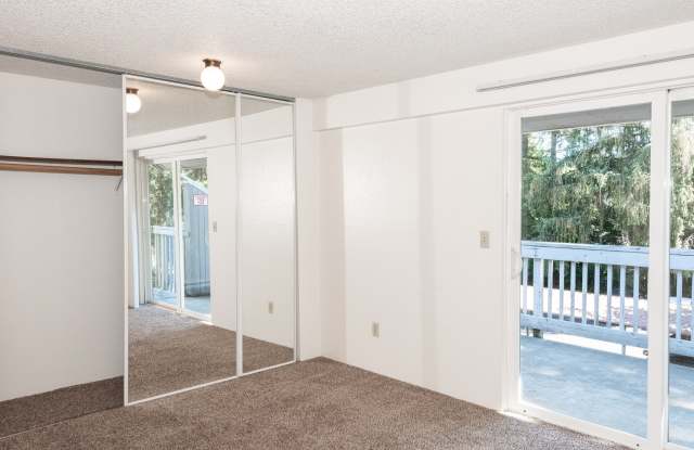 Hallmark Apartments Gallery 4