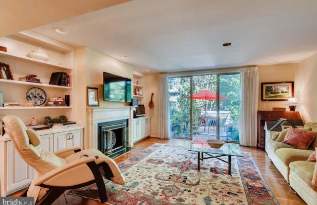 18 BOUTON GREEN CT Gallery 4
