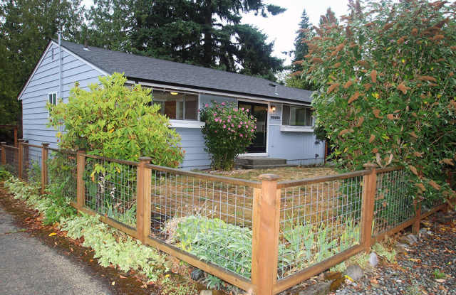 MOUNTLAKE TERRACE 3 BED, 2 BATH HOME FOR RENT; AVAILABLE NOW! photos photos