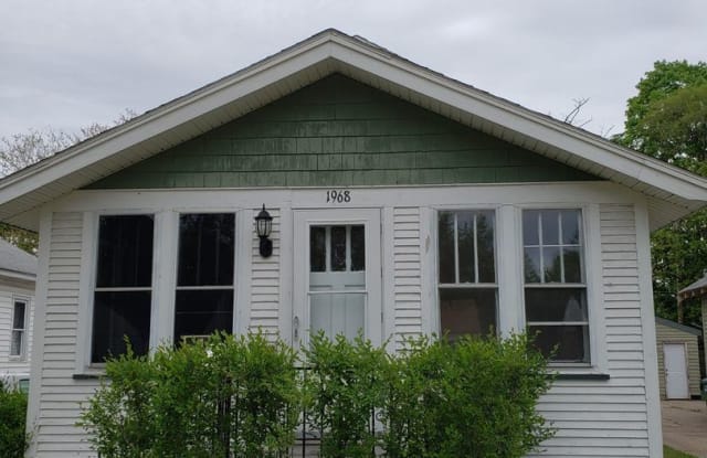 1968 Wood St - 1968 Wood Street, Muskegon, MI 49442