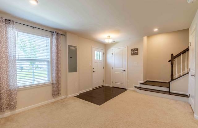 Luxury Townhouse in Stonecliffe of Atwater! Gallery 4