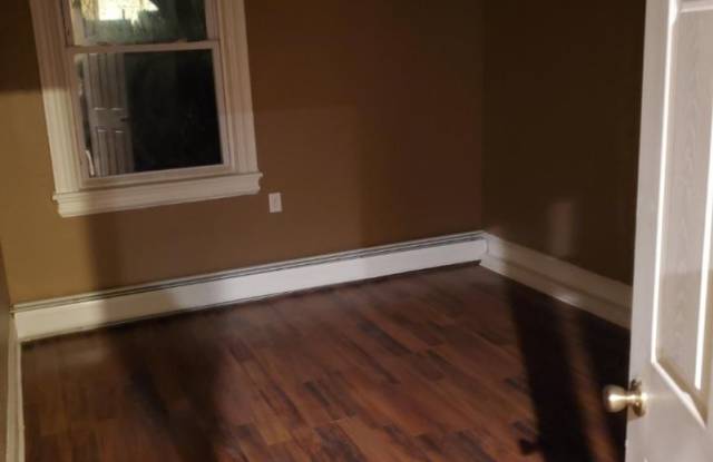 198 Victory Blvd 2 Gallery 3