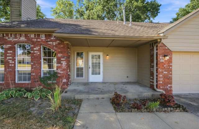 Well-maintained 3-bedroom, 2-bathroom home in Broken Arrow's desirable Silvertree neighborhood Gallery 3