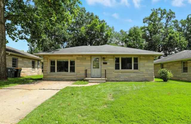 905 S Henderson Street photos photos