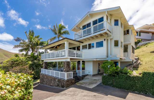 Enjoy Cool Breezes And Dazzling Views Of The Ocean Below At This Private, 4 Bedroom, 3.5 Bath Lanikai Hillside Property with Split AC. Gallery 3