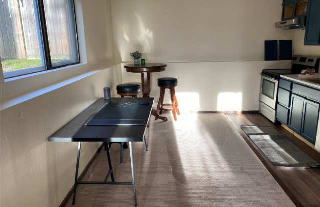 6203 Madrona Dr NE Gallery 3