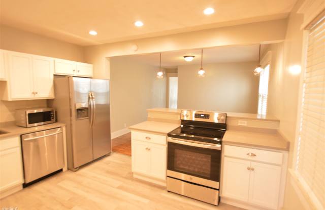 Must See 3 Bedroom in Fall Creek Place Gallery 2