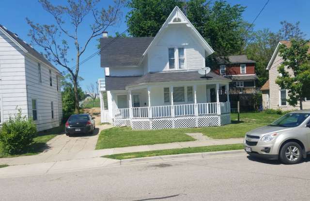 Grand Rapids, MI Downtown 2-Story Victorian-Style Cottage - 135 Page Street Northeast, Grand Rapids, MI 49505