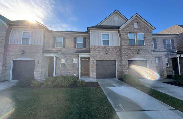 FOR LEASE- TOWNHOME 1.5 MILES FROM I40! Gallery 1