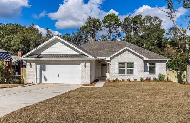 Updated 4 Bedroom in Niceville! - 110 4th Street, Niceville, FL 32578
