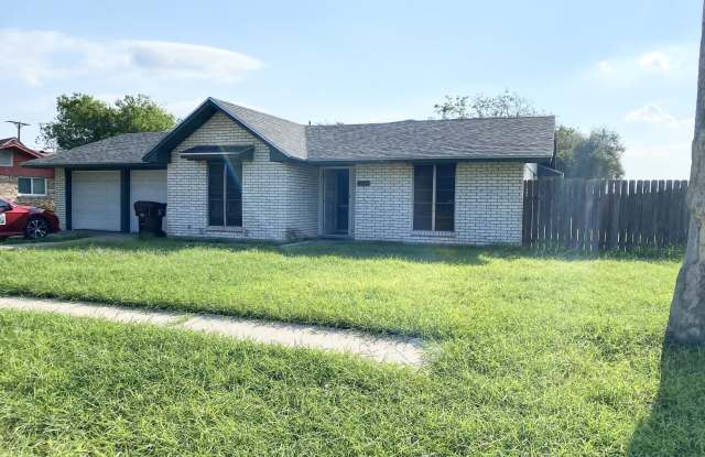1030 South 18th Street - 1030 South 18th Street, Kingsville, TX 78363