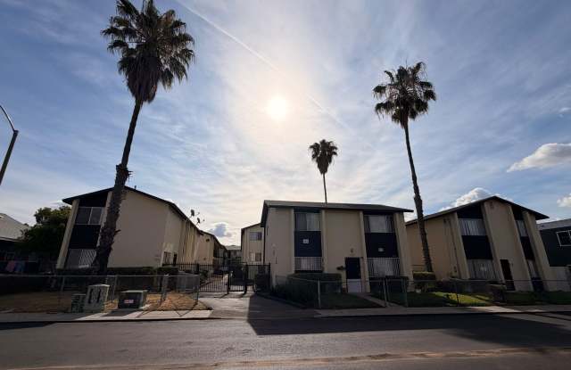 Beautiful Newly Large Renovated Townhouse Units 3BED/2BA! 500.00 OFF !!! Gallery 3