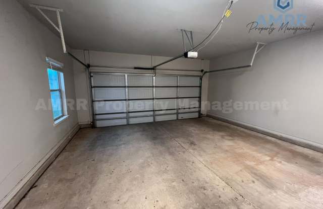 New Beginnings Start with AMRR: 3 Bedroom 3.5 Bath Townhome for Small Family and Students! Gallery 4