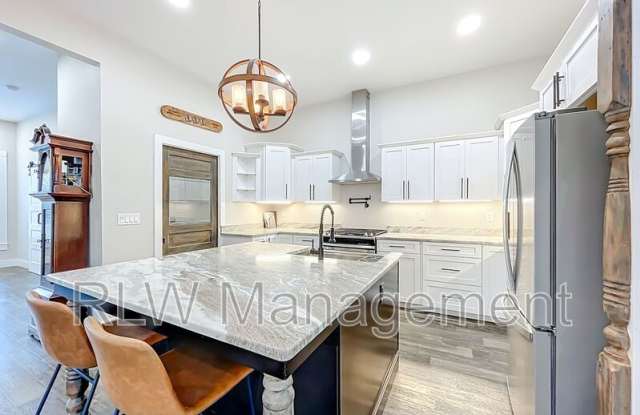 389 S. Central Ave. - 389 South Central Avenue, Umatilla, FL 32784