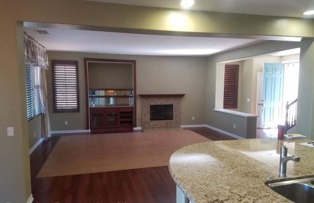5072 Crescent Bay Dr Gallery 4