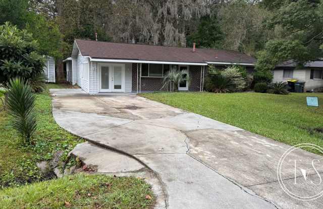 Charming 3-bedroom, 2-bath brick bungalow in Wellwood West Subdivision Gallery 3