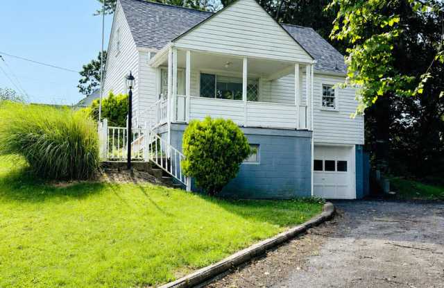 Cute Cape Cod in South Park Gallery 1
