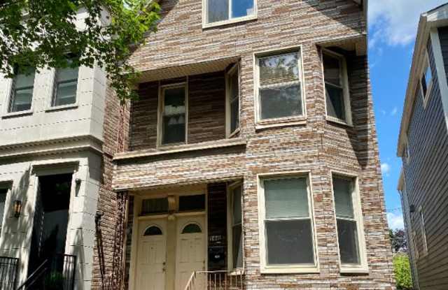 1442 W Wolfram St - 1442 West Wolfram Street, Chicago, IL 60657