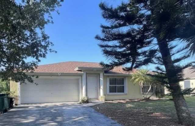 574 NW Goldcoast Avenue photos photos