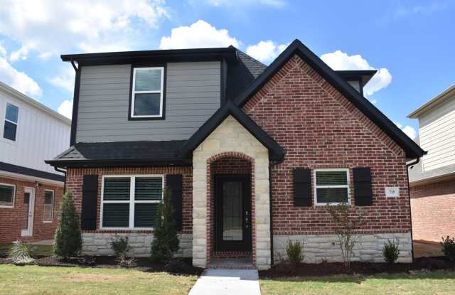 Luxurious 4 Bedroom 2.5 Bathroom in the Heart of Fayetteville, Arkansas!! photos photos