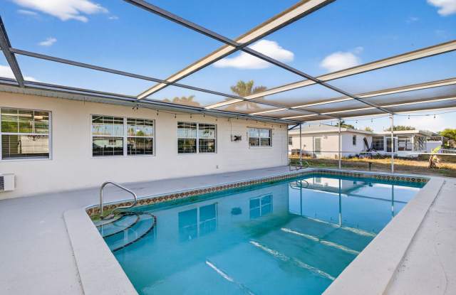 Pool Home Direct Access canal 3 Bedroom photos photos