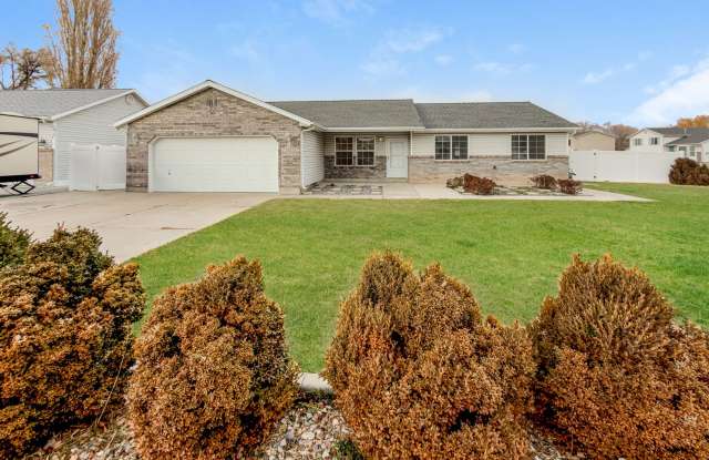 Modern 3 Bed, 2 Bath Home with LVP Flooring  2-Car Garage! - Available NOW! - 404 325 North Street, Clearfield, UT 84015