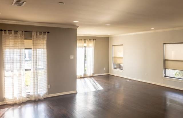 5220 Parkland Avenue Gallery 4