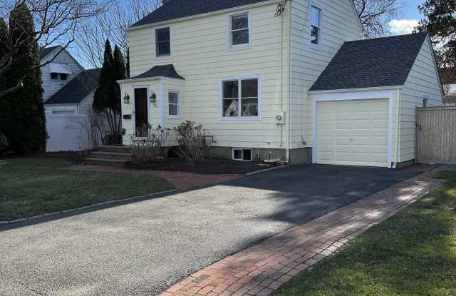 148 Catherine Street - 148 Catherine Street, Fairfield County, CT 06824