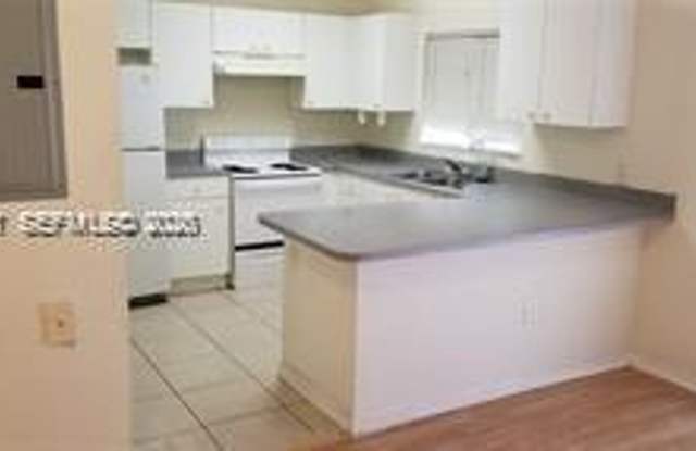 3926 SW 52nd Avenue E5, Pembroke Park, FL 33023 photos photos