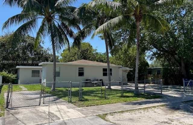 1828 NW 93rd Ter photos photos