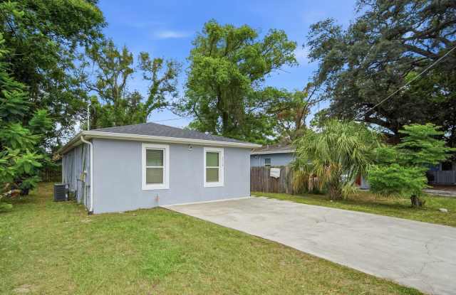 MOVE IN SPECIAL! Fully Remodeled & Spacious 4 Bedroom Home - Don't miss it! Gallery 3