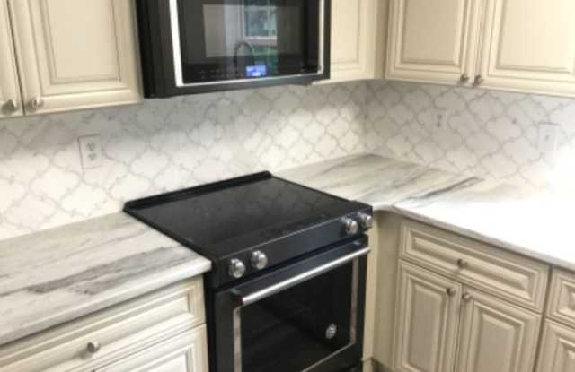 12155 Julian Ave - 12155 Julian Avenue, Seminole, FL 33778