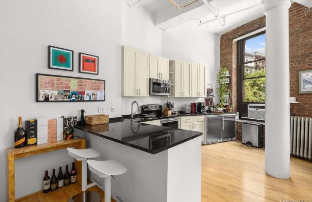 6 VARICK Street Gallery 3